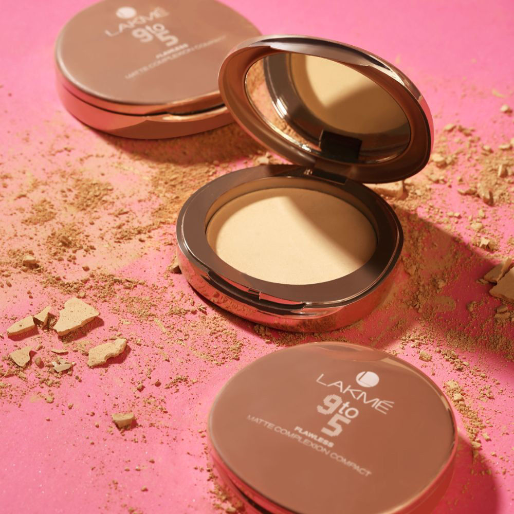 Lakme 9 To 5 Powerplay Matte Compact, Oil Control Formula, With Vitamin E