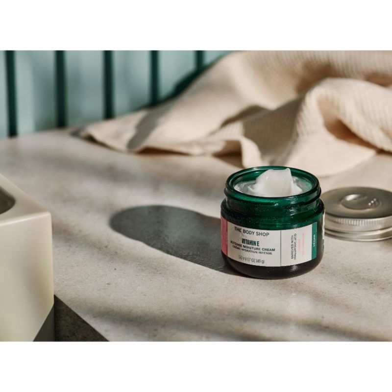 The Body Shop Vitamin E Intense Moisture Cream 72H Hydration Hyaluronic Acid & Raspberry Seed Oil