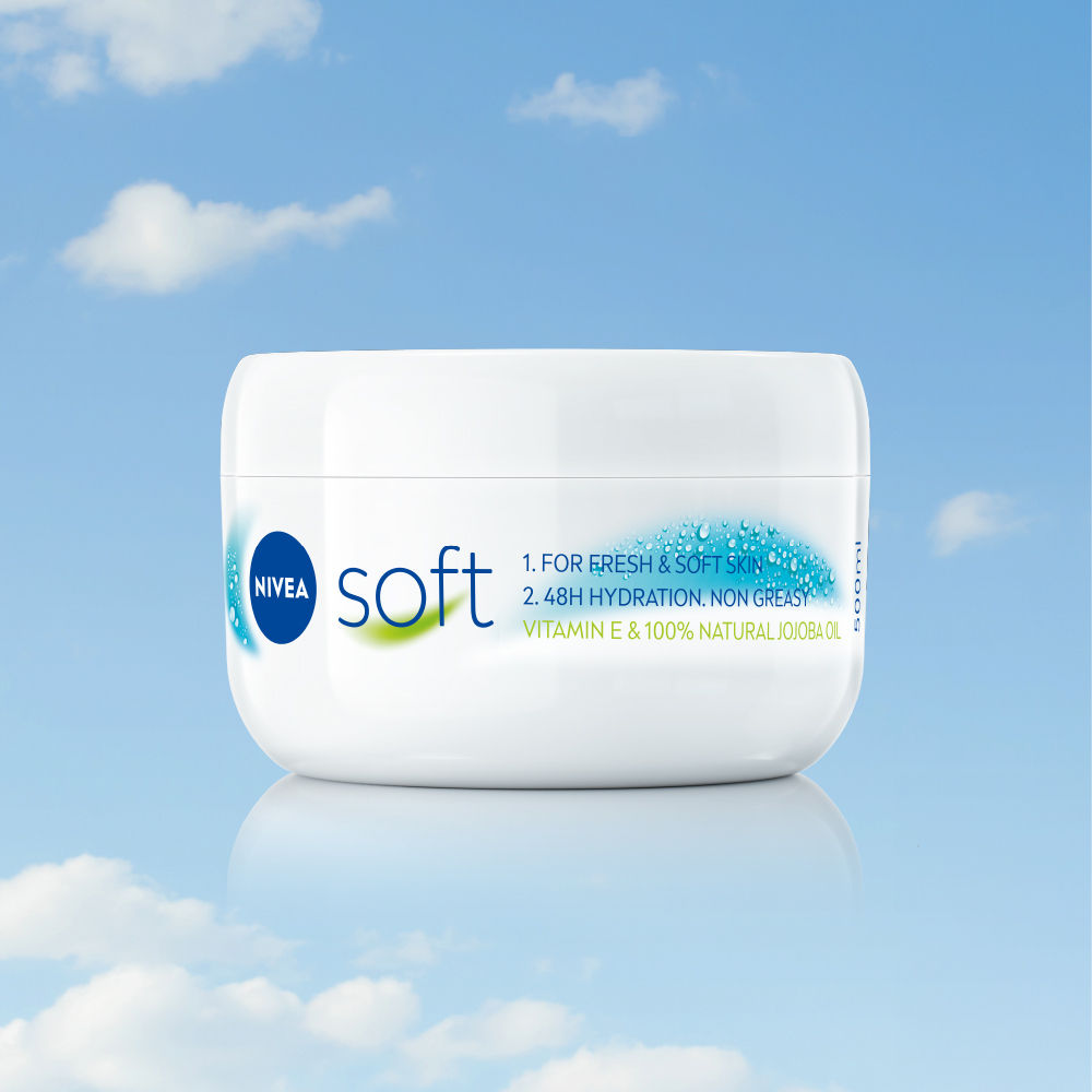 NIVEA Soft Vit E Light Non Sticky Face Moisturiser Cream Fresh & Hydrated Skin For All Skin Types