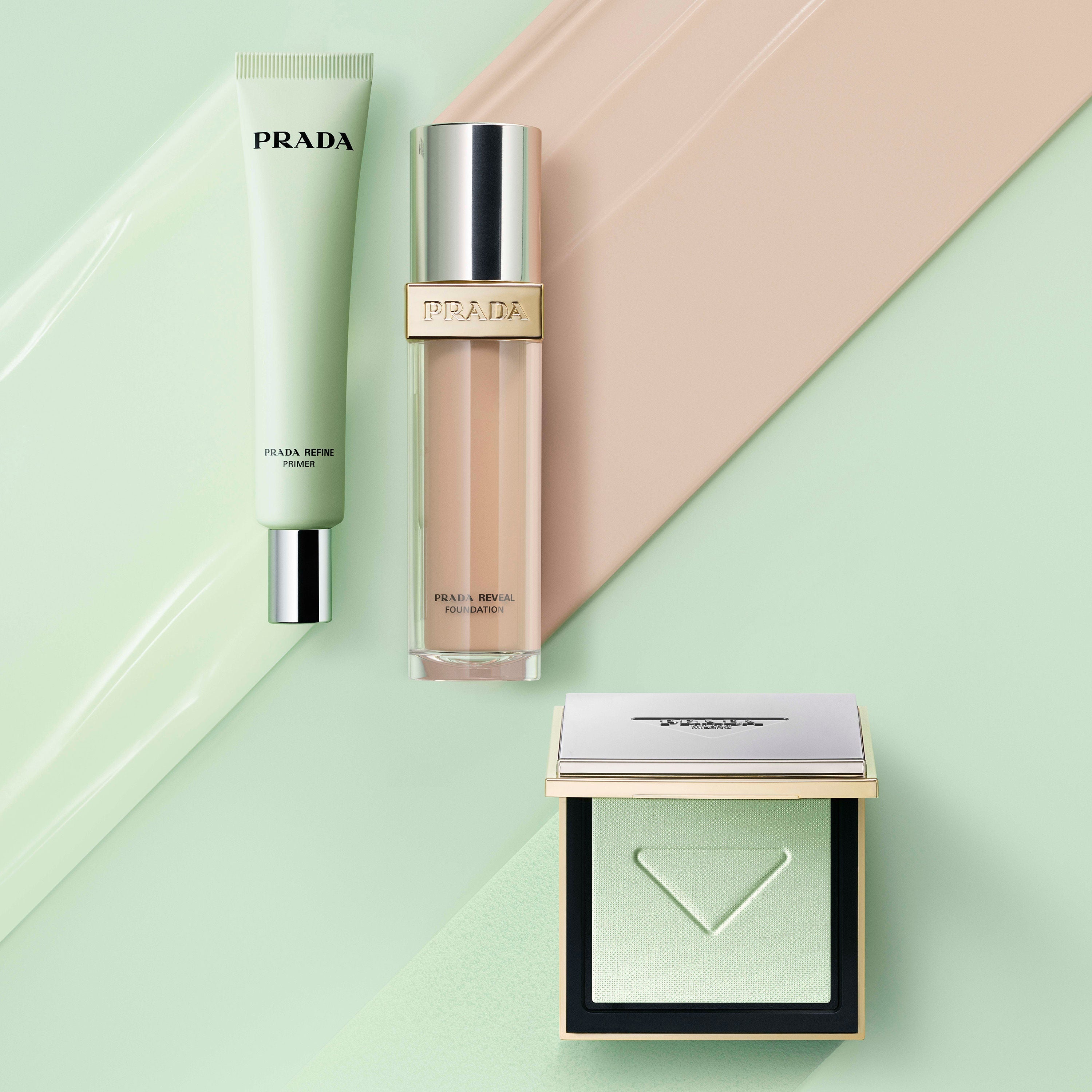 Prada Refine Blurring Extending Primer - Pore-blurring Primer with a Soft Matte Finish