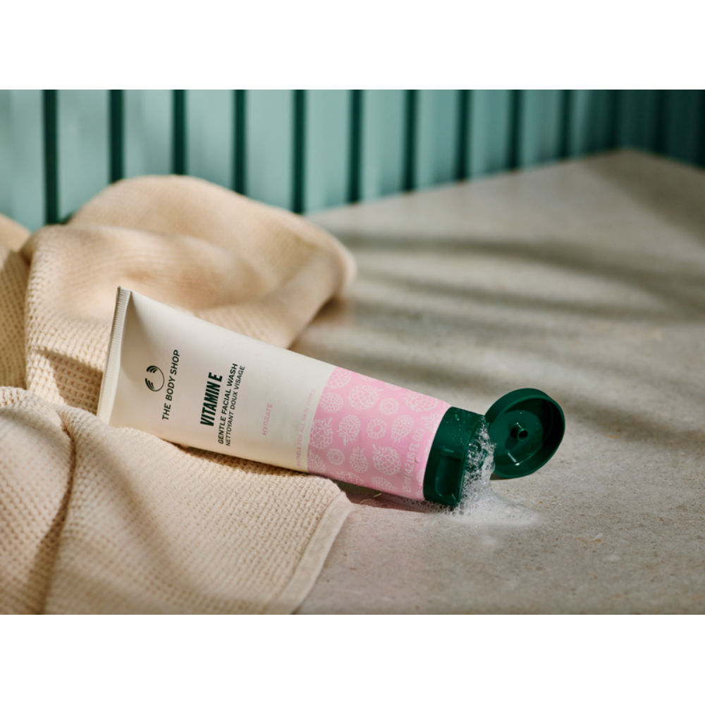 The Body Shop Vitamin E Gentle Facial Wash Cleanses & Hydrates All Skin Types Non-Drying Formula